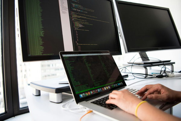 青島海爾洗碗機(jī)有限公司取得顯示屏結(jié)構(gòu)及家用電器，有利于保證處于初始狀態(tài)時(shí)的穩(wěn)定性:家用電器公司